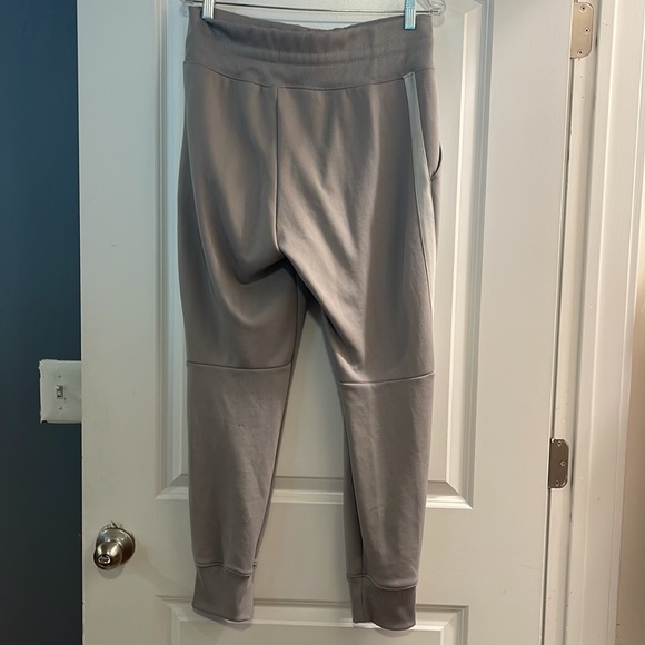 Nike large gray with Pocket fitted joggers - Picture 4 of 5